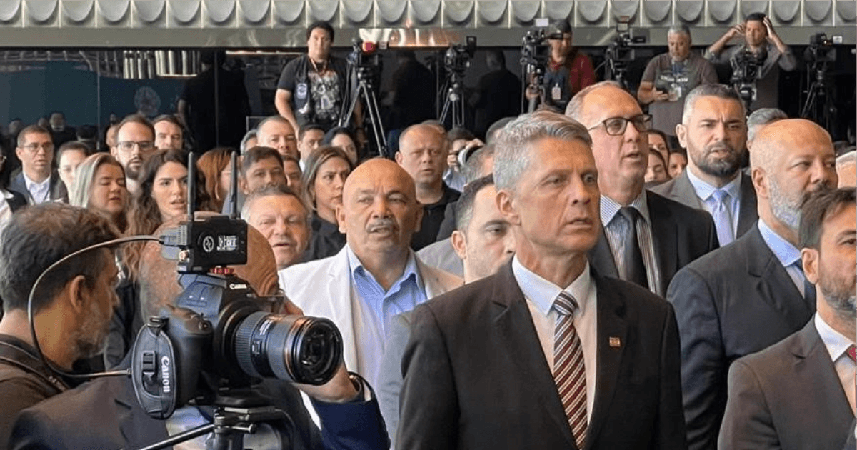 Autoridades e profissionais da segurança participam de lançamento em Brasília.
