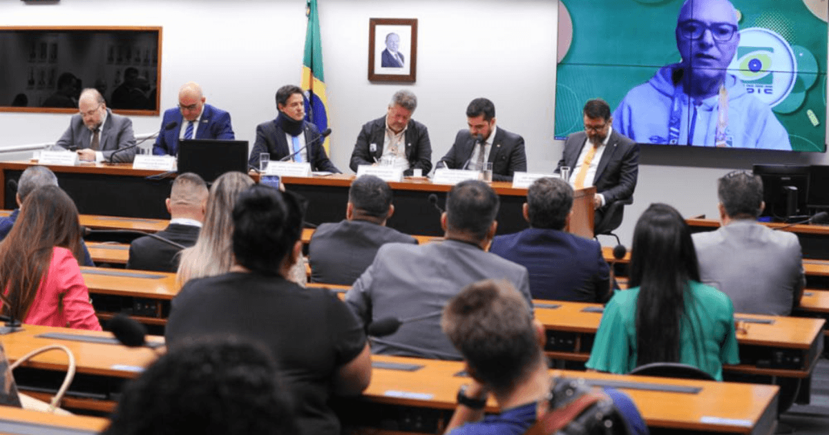 Audiência pública reúne representantes do tiro esportivo e parlamentares.
