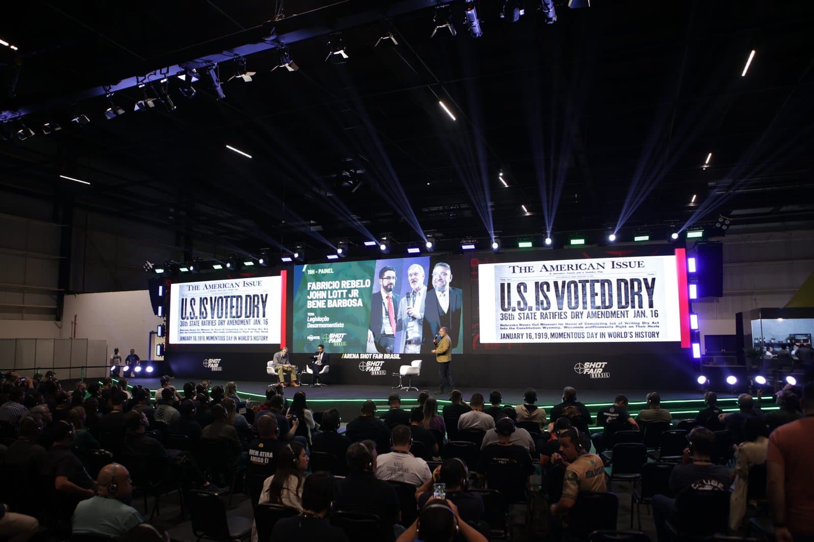 Palestra para grande público no palco da Shot Fair Brasil 2024.