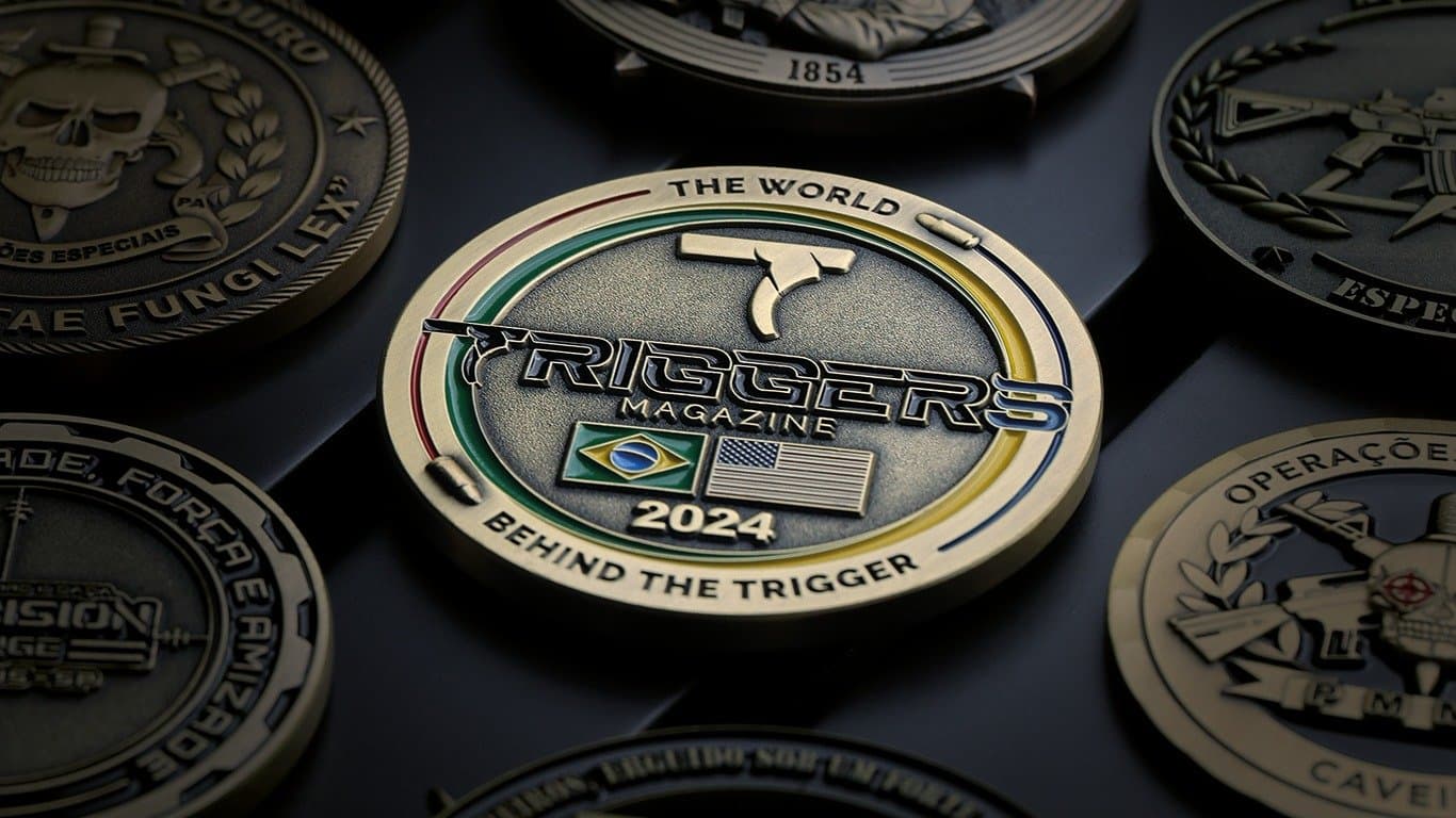 Medalhas comemorativas da Triggers Magazine e de forças de segurança.