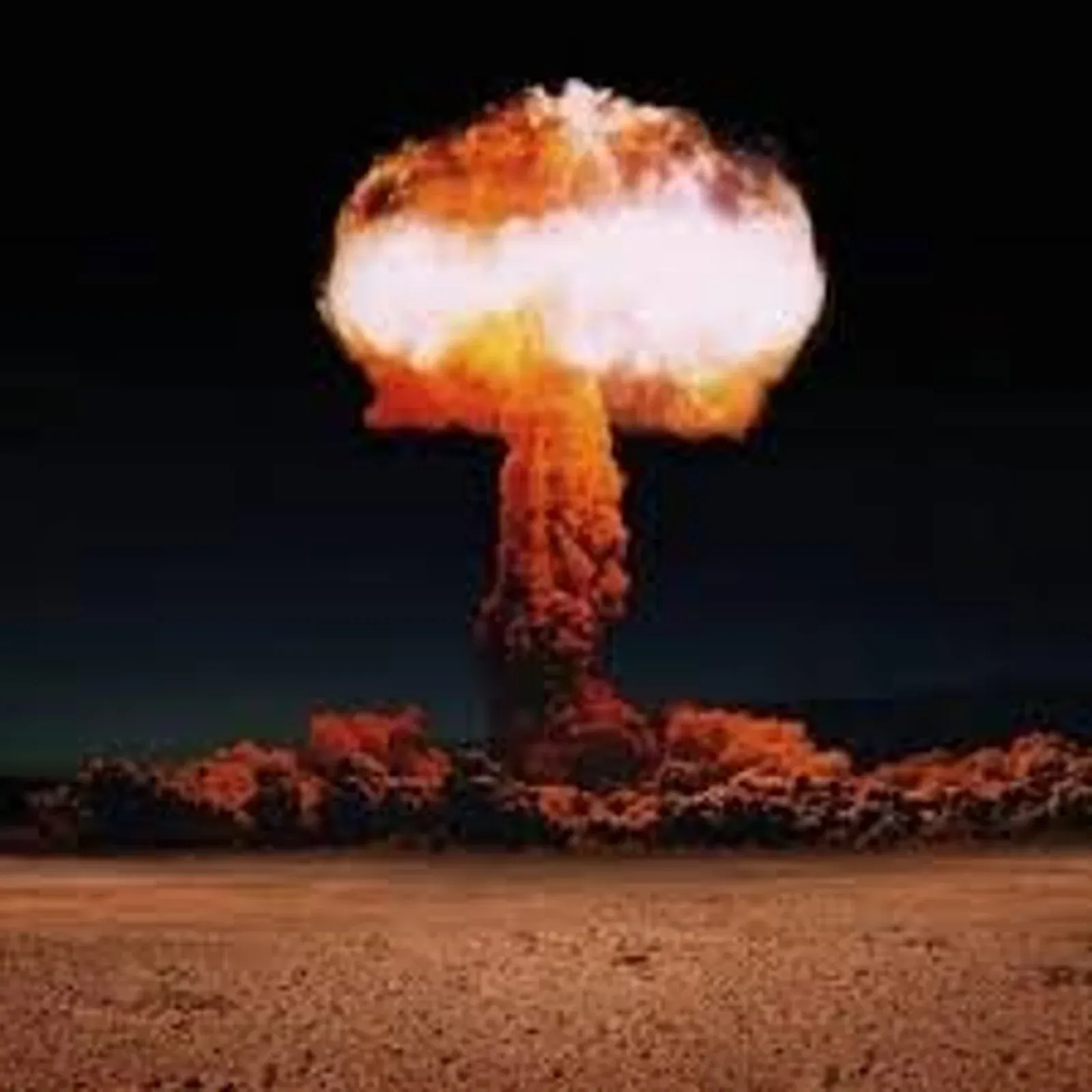 Explosão nuclear forma uma nuvem em formato de cogumelo.