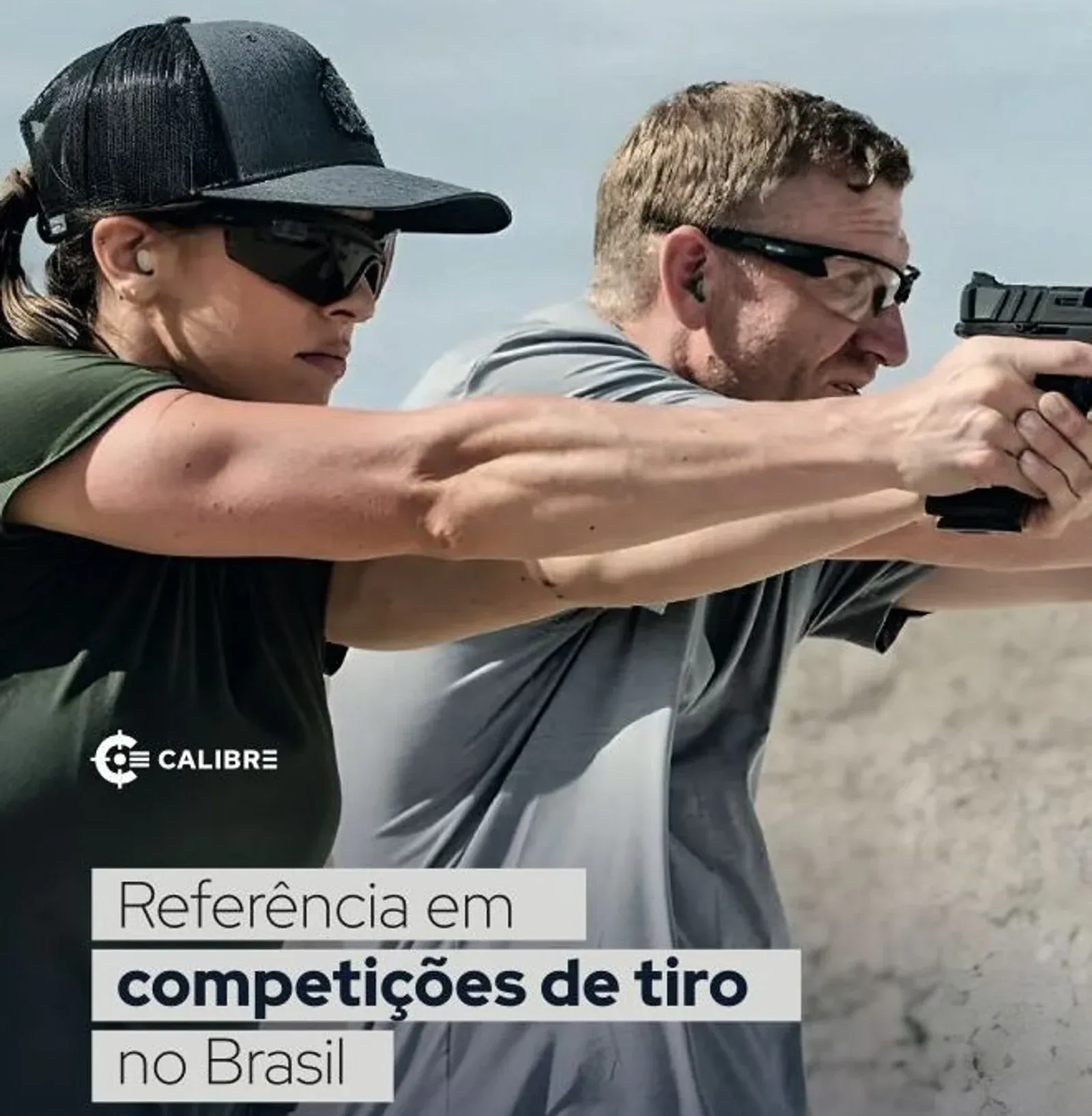 Atiradores praticam com pistolas em arte promocional da Calibre Supercopa.