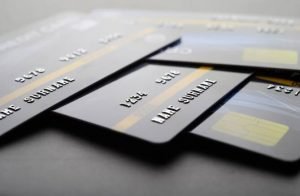 Donos de cartão de crédito poderão transferir saldo devedor da fatura