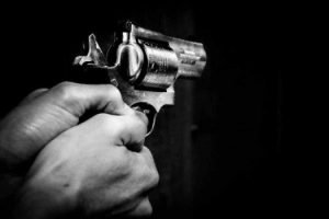 Com normas mais rigorosas, compras de armas de fogo no DF caem 51%